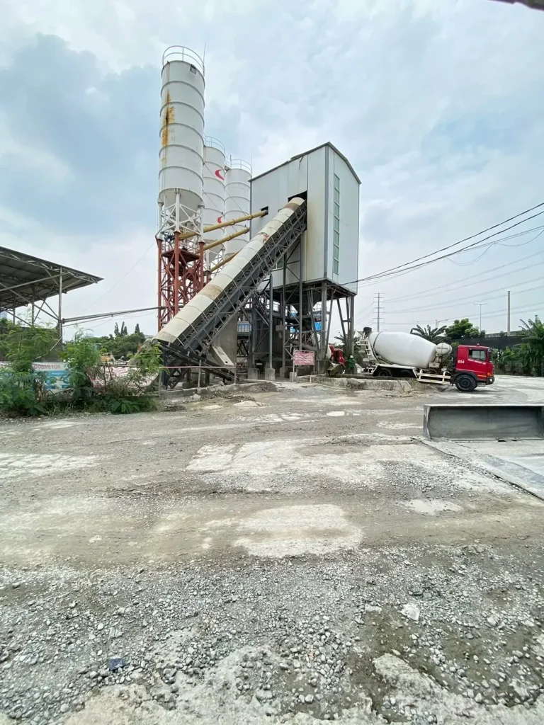 Silo dan conveyor batching plant beton
